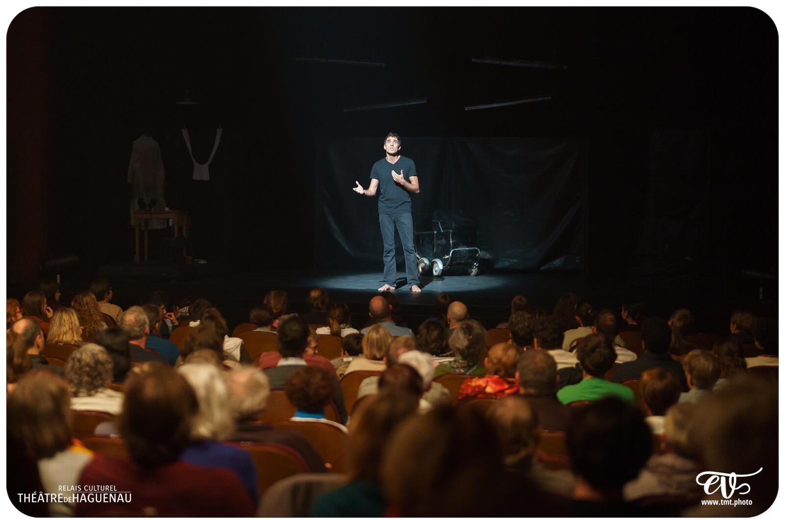 TROP PRÈS DU MUR (TYPHUS BRONX)